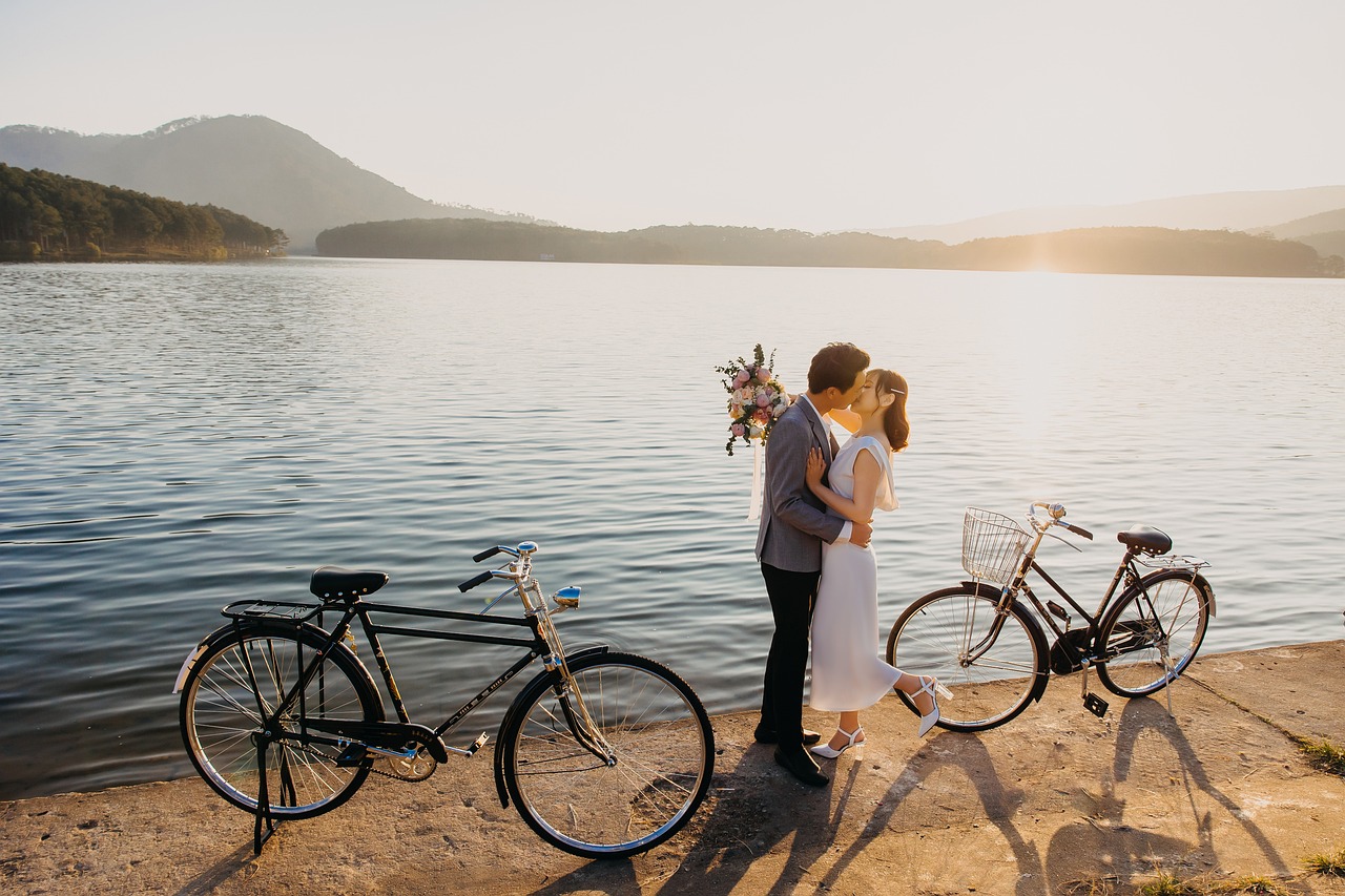 couple, lovers, kiss-6017739.jpg